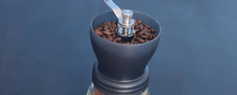 Rasnita Hario Skerton- un start kit pentru o cafea (extractie) de calitate